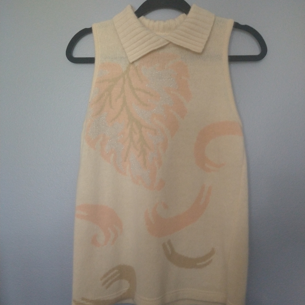 Women's cream & peach sleeveless top. Made of lambs wool and angora. Size M.